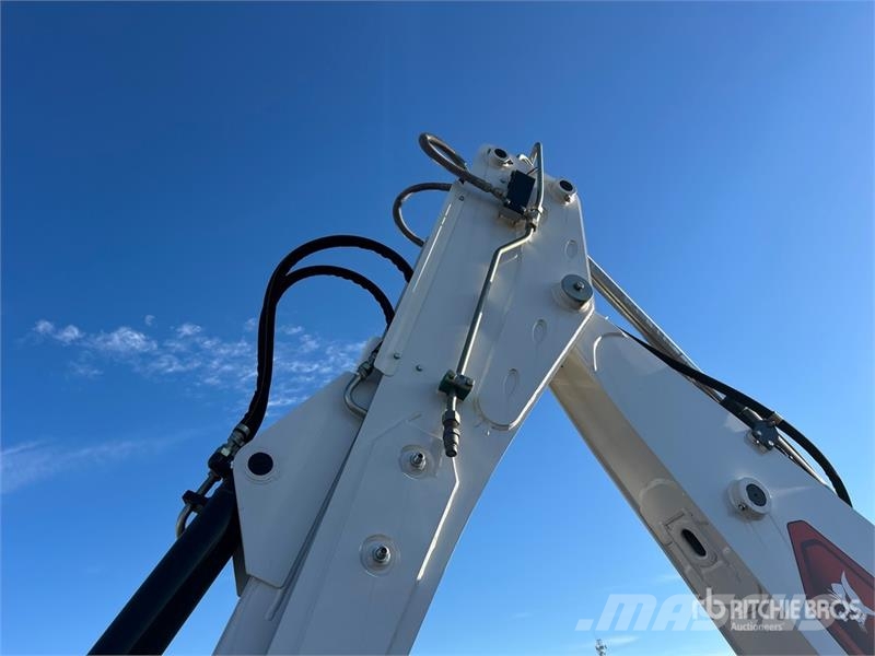 Bobcat B760 لوادر ذات جرافات عكسية