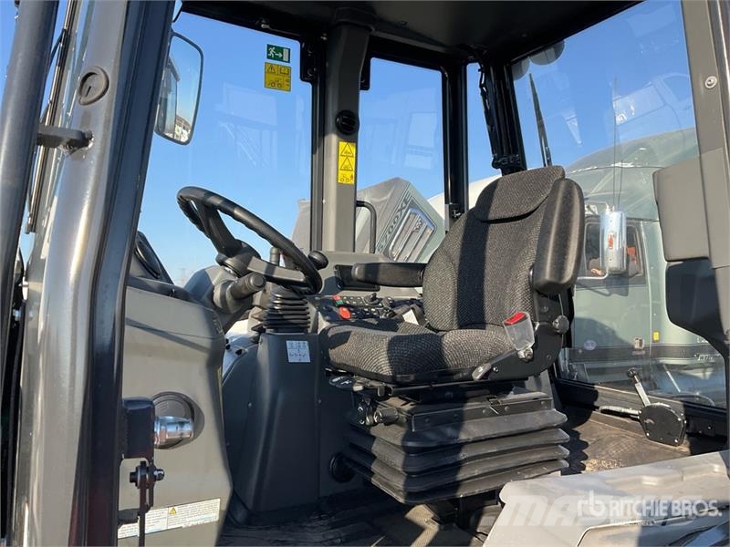 Bobcat B760 لوادر ذات جرافات عكسية