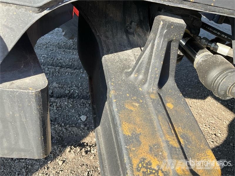 Bobcat B760 لوادر ذات جرافات عكسية