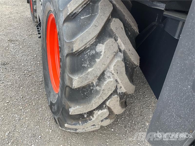 Bobcat B760 لوادر ذات جرافات عكسية