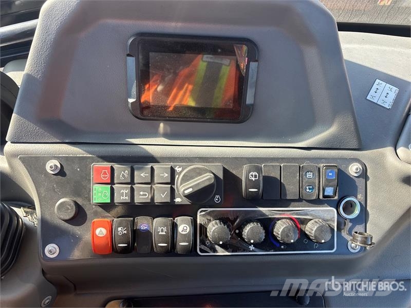 Bobcat B760 バックホーローダー