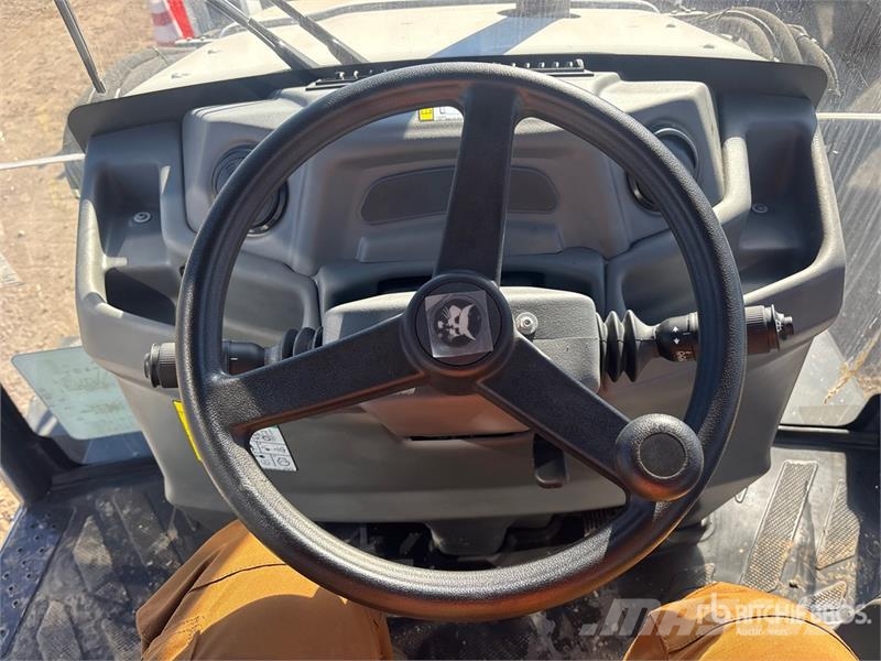 Bobcat B760 バックホーローダー