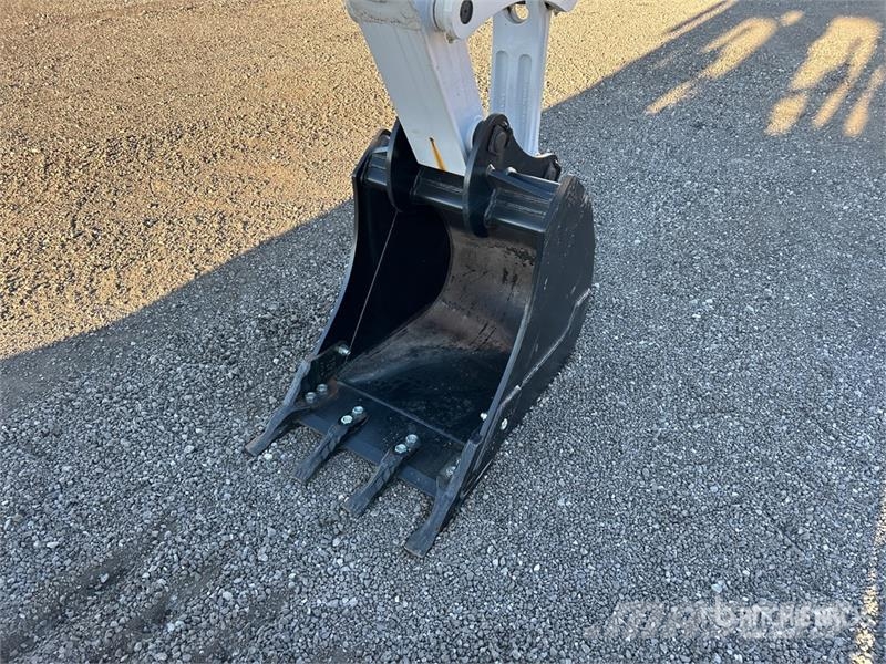 Bobcat B760 لوادر ذات جرافات عكسية