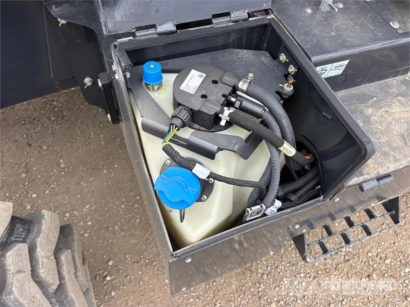 Bobcat B760 لوادر ذات جرافات عكسية