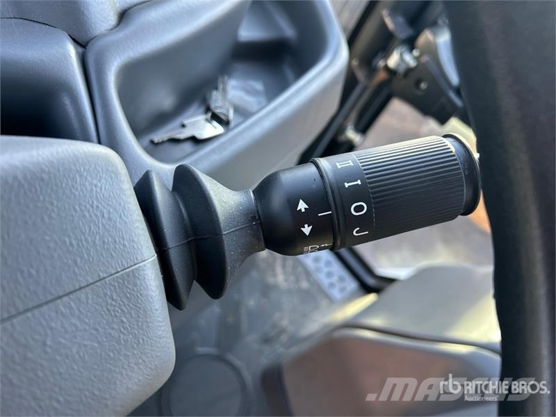 Bobcat B760 لوادر ذات جرافات عكسية