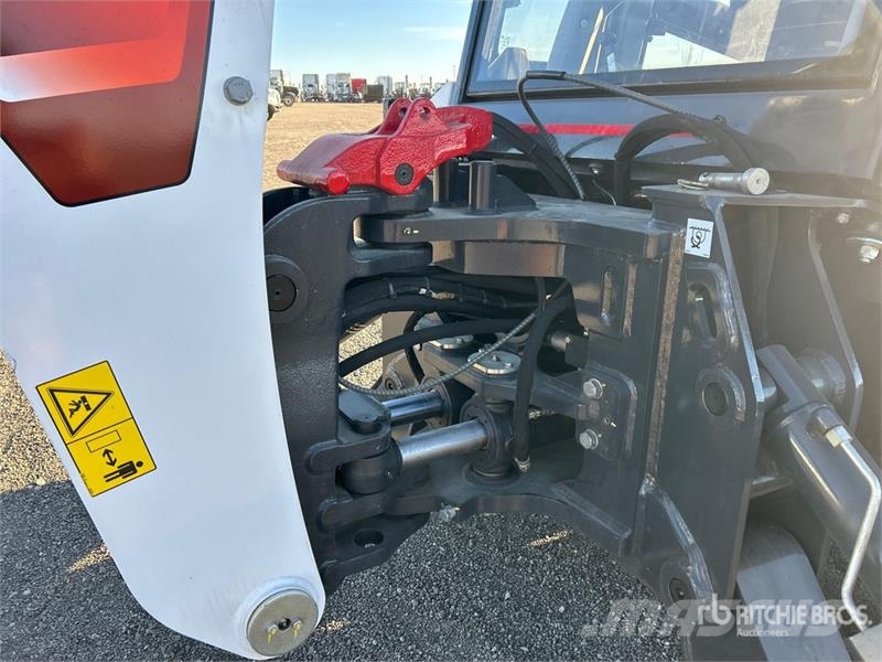 Bobcat B760 لوادر ذات جرافات عكسية