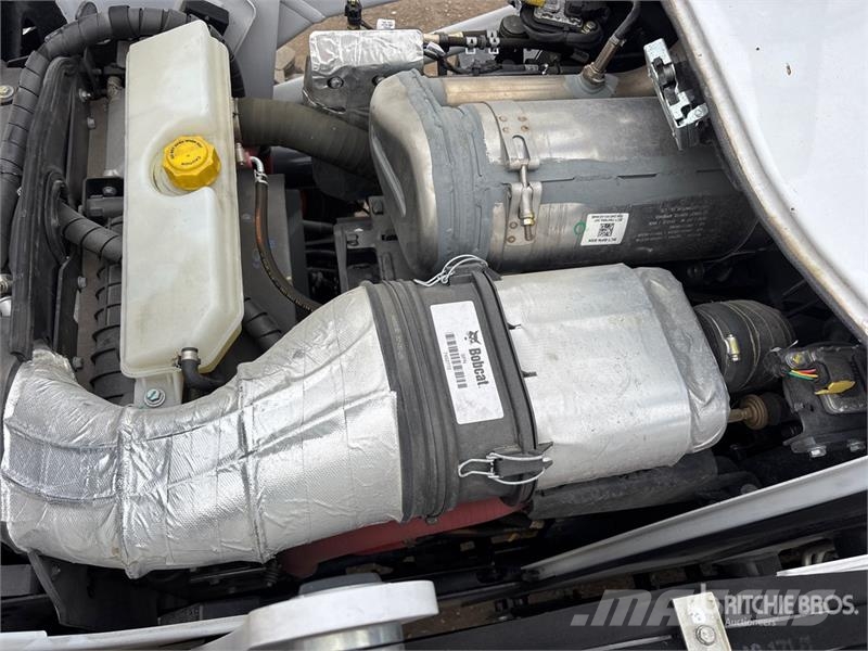 Bobcat B760 لوادر ذات جرافات عكسية