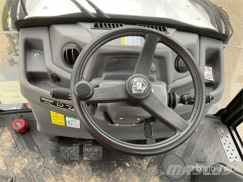 Bobcat B760 لوادر ذات جرافات عكسية