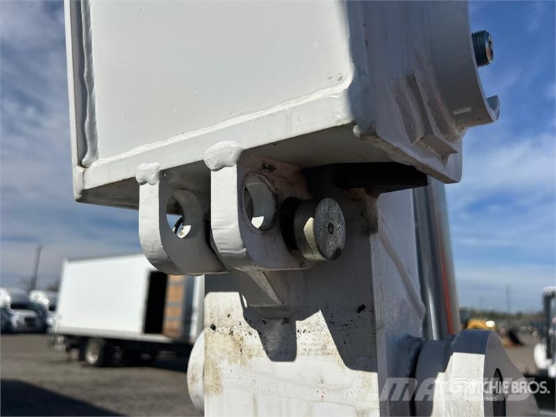 Bobcat B760 Tractopelle