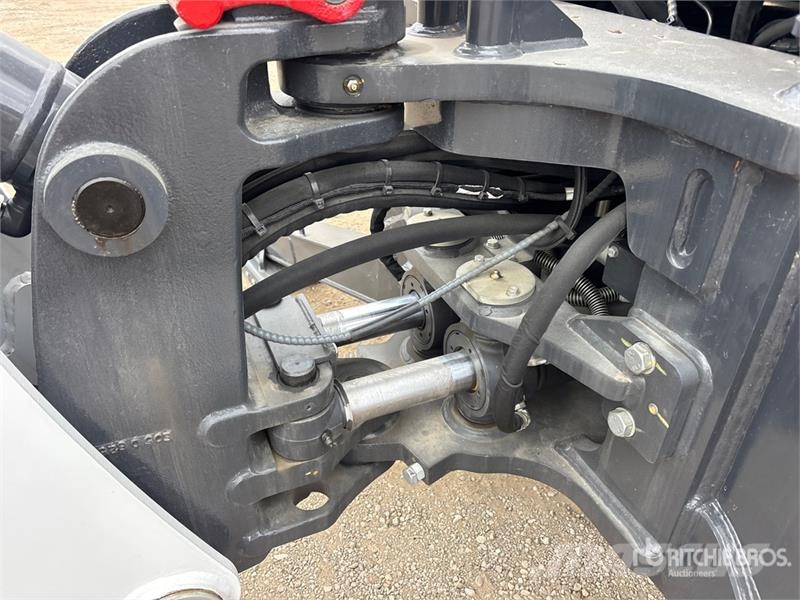 Bobcat B760 لوادر ذات جرافات عكسية