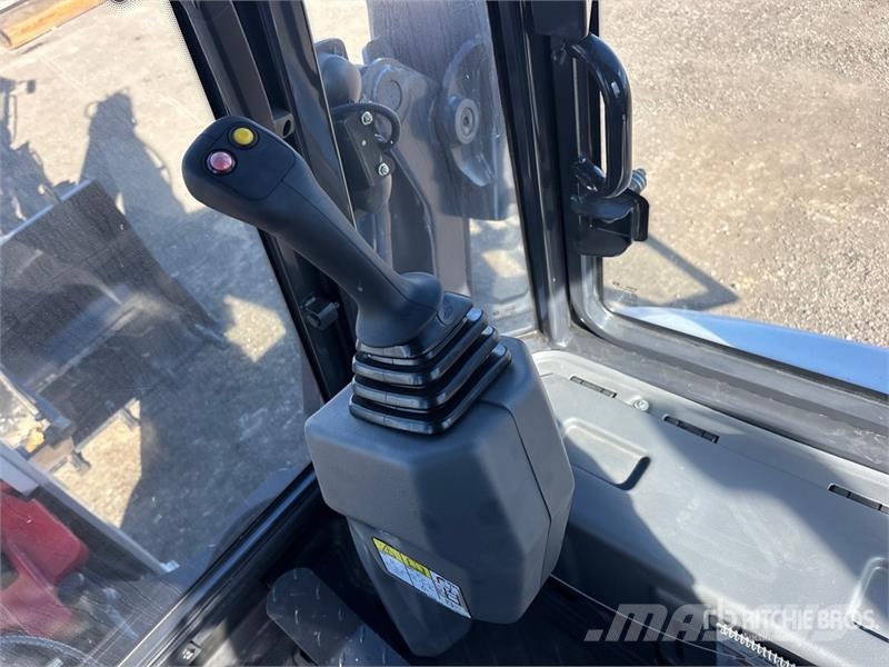 Bobcat B760 バックホーローダー