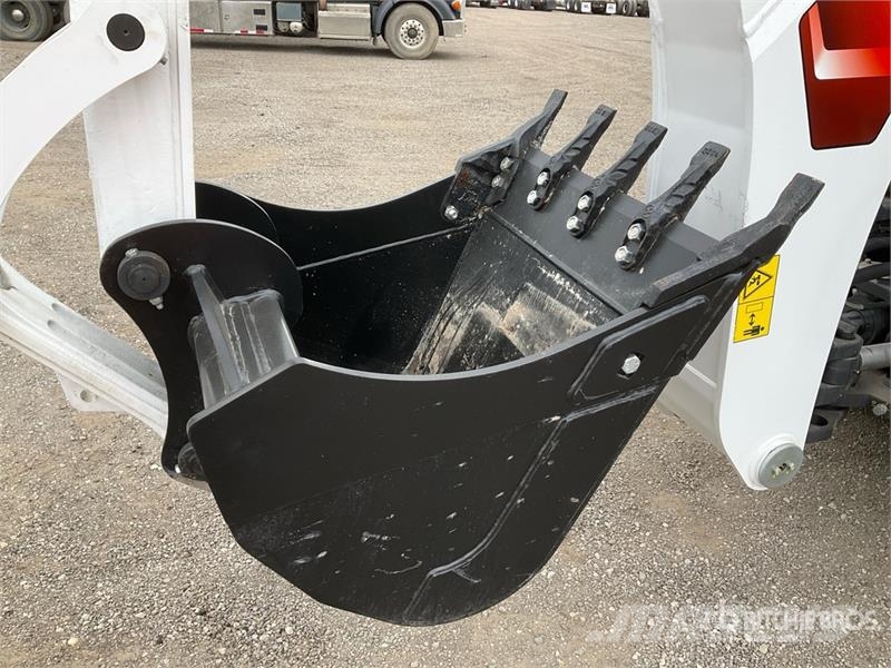 Bobcat B760 لوادر ذات جرافات عكسية