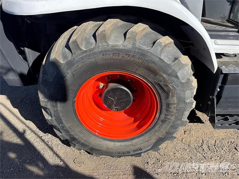 Bobcat B760 バックホーローダー