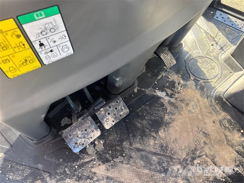 Bobcat B760 バックホーローダー