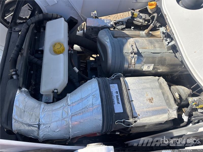 Bobcat B760 バックホーローダー
