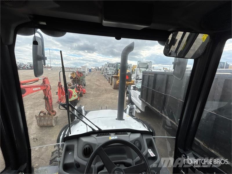 Bobcat B760 لوادر ذات جرافات عكسية