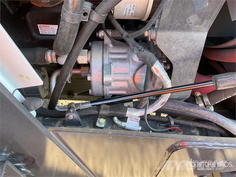 Bobcat B760 لوادر ذات جرافات عكسية