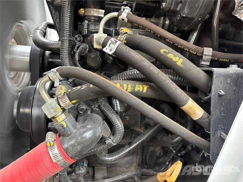 Bobcat B760 لوادر ذات جرافات عكسية