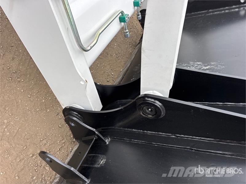 Bobcat B760 لوادر ذات جرافات عكسية