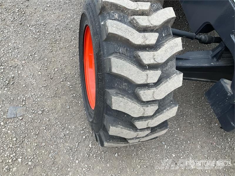 Bobcat B760 لوادر ذات جرافات عكسية