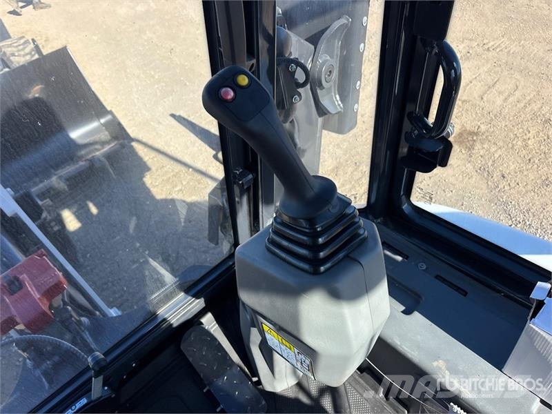Bobcat B760 バックホーローダー