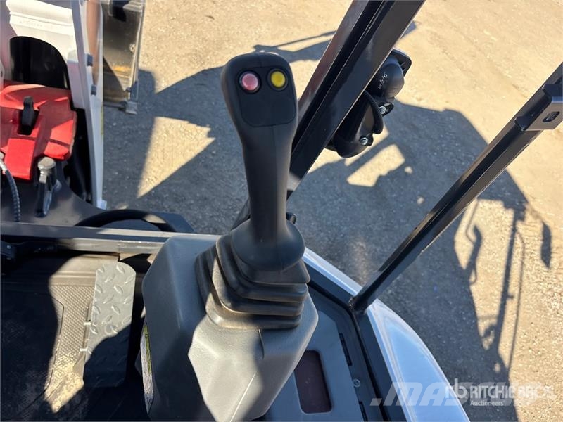 Bobcat B760 バックホーローダー