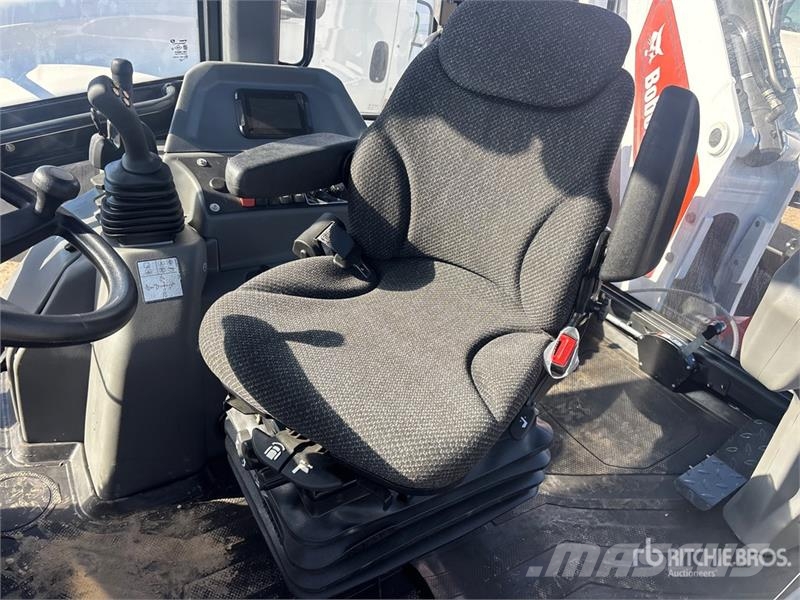 Bobcat B760 バックホーローダー