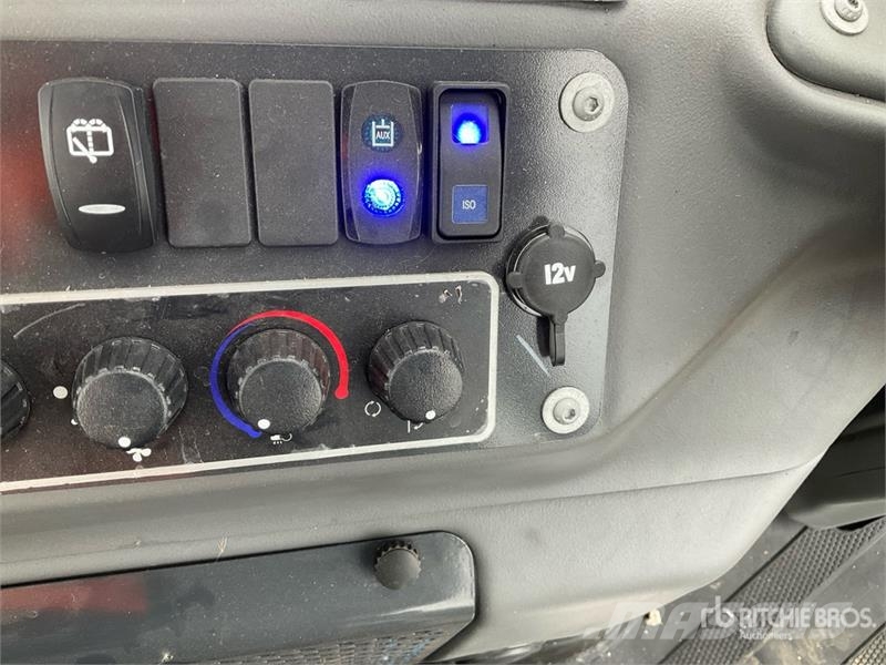 Bobcat B760 لوادر ذات جرافات عكسية
