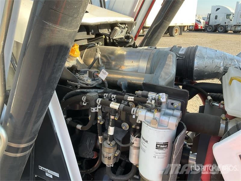 Bobcat B760 لوادر ذات جرافات عكسية