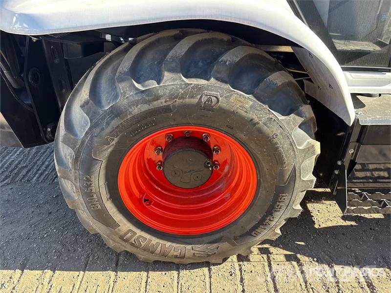 Bobcat B760 バックホーローダー
