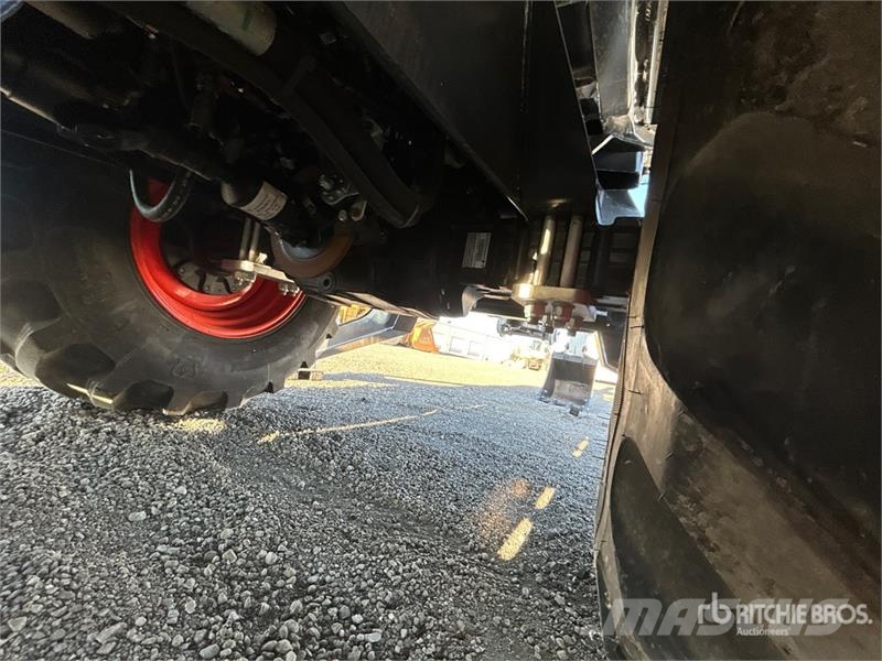 Bobcat B760 لوادر ذات جرافات عكسية