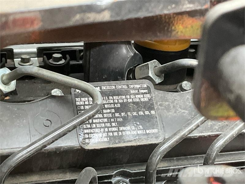 Bobcat B760 لوادر ذات جرافات عكسية