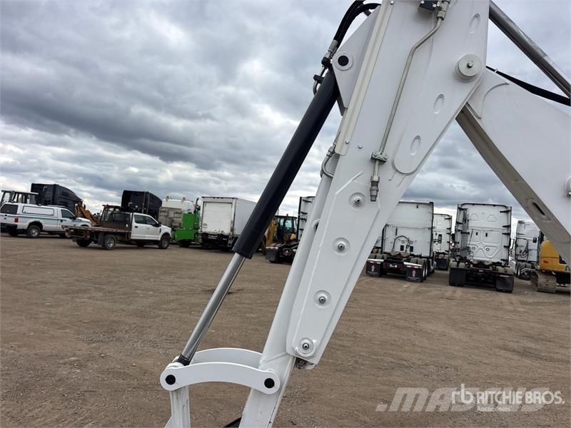 Bobcat B760 لوادر ذات جرافات عكسية