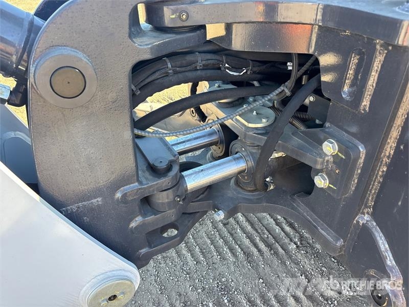 Bobcat B760 バックホーローダー