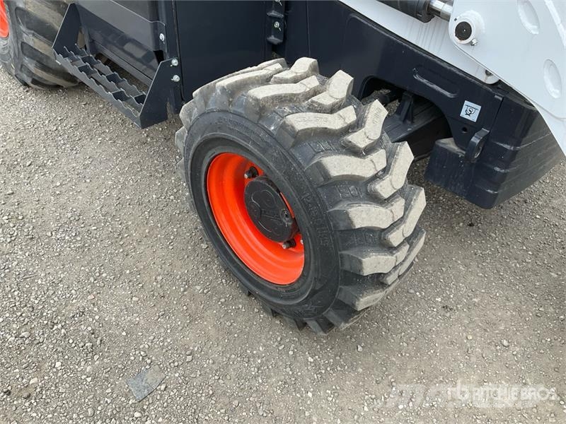 Bobcat B760 لوادر ذات جرافات عكسية