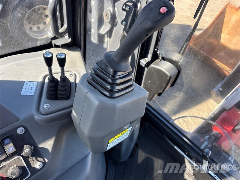 Bobcat B760 バックホーローダー