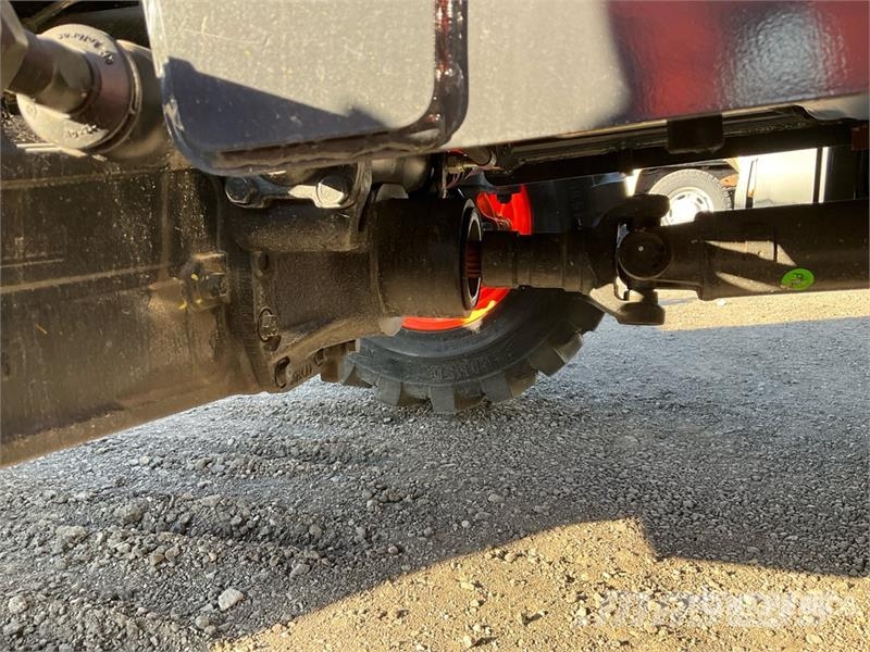 Bobcat B760 لوادر ذات جرافات عكسية
