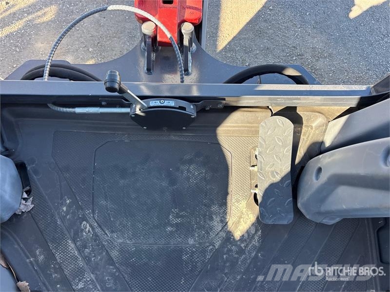 Bobcat B760 バックホーローダー