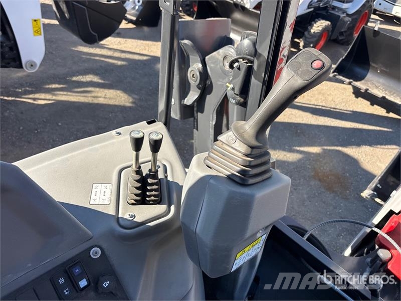 Bobcat B760 バックホーローダー