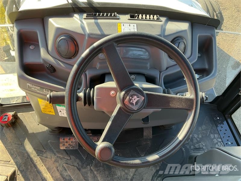 Bobcat B760 لوادر ذات جرافات عكسية