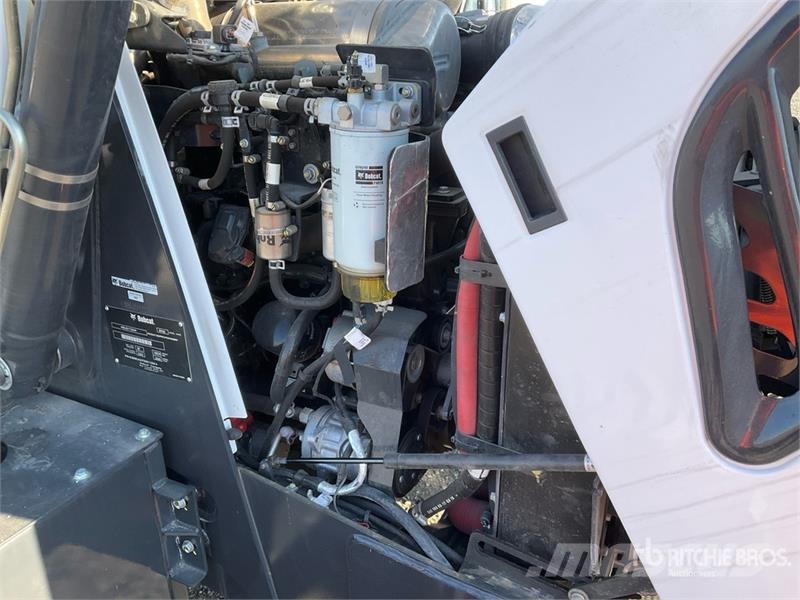 Bobcat B760 لوادر ذات جرافات عكسية