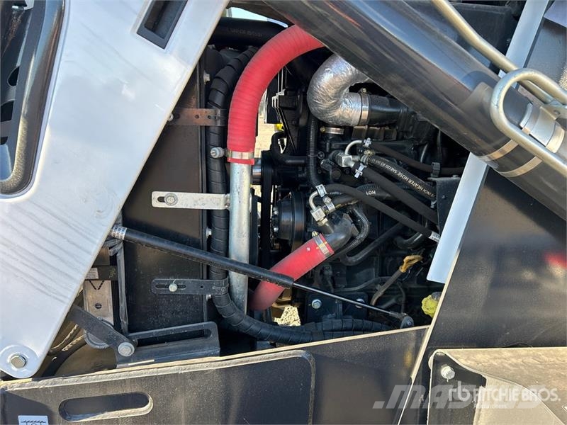 Bobcat B760 لوادر ذات جرافات عكسية