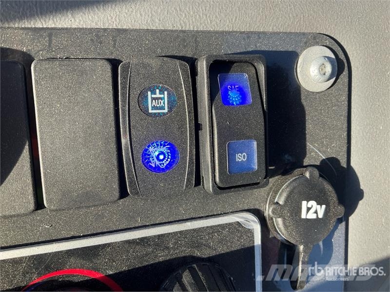Bobcat B760 لوادر ذات جرافات عكسية