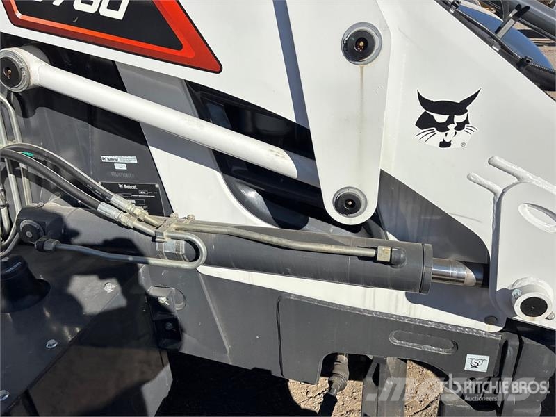 Bobcat B760 バックホーローダー