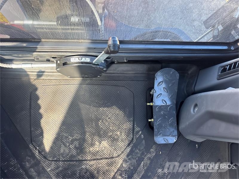 Bobcat B760 バックホーローダー