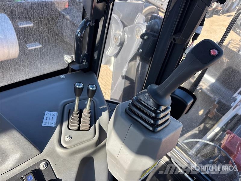 Bobcat B760 バックホーローダー