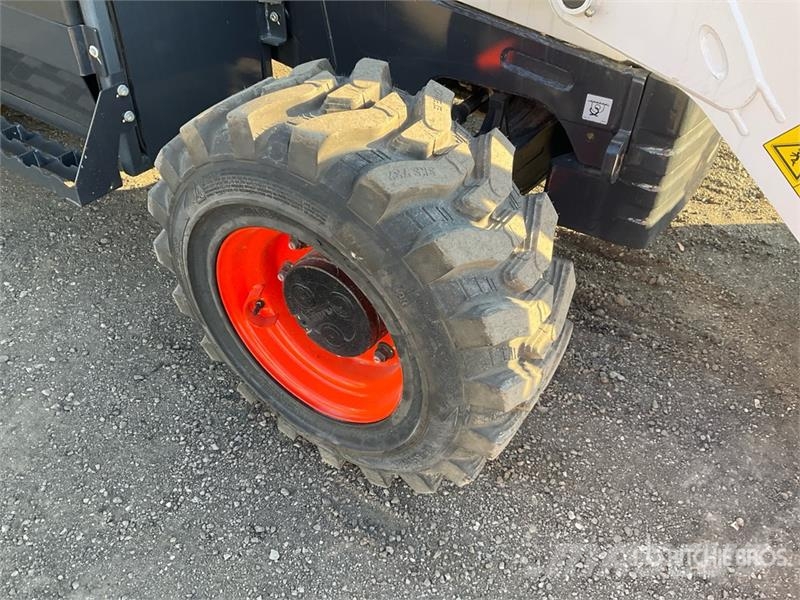 Bobcat B760 لوادر ذات جرافات عكسية