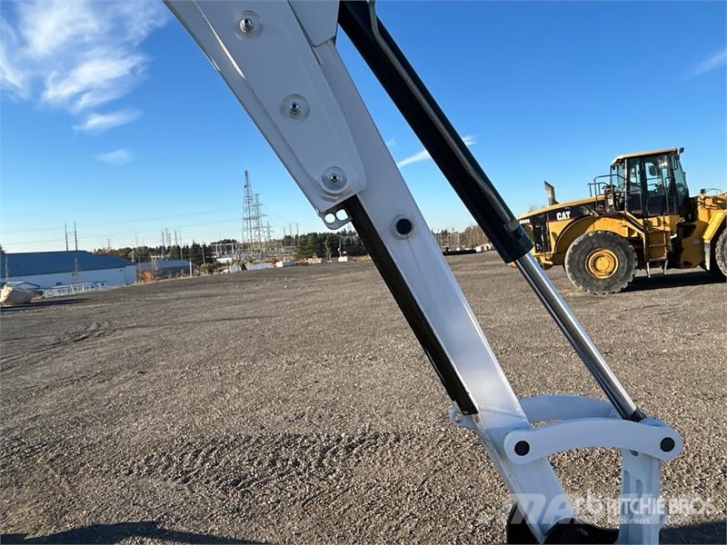 Bobcat B760 لوادر ذات جرافات عكسية