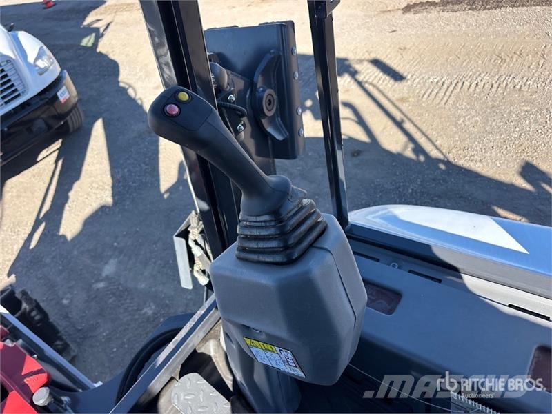 Bobcat B760 バックホーローダー