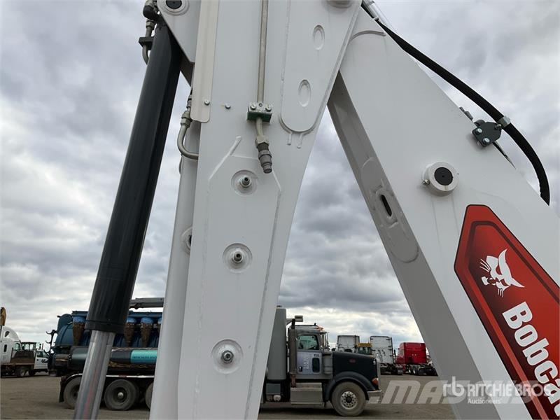 Bobcat B760 لوادر ذات جرافات عكسية